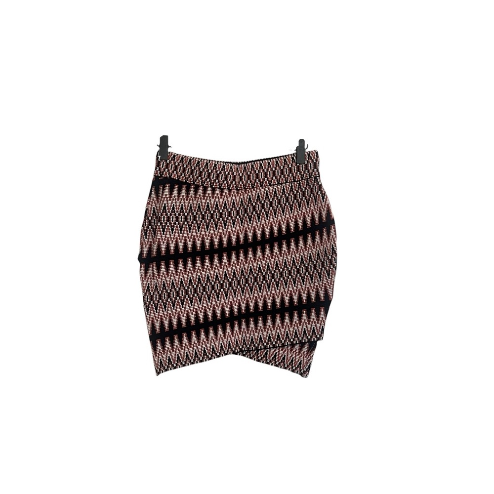โจ ๐๐๐๐๐๐๐๐๐ Metallic Jacquard Mini Skirt Chevron